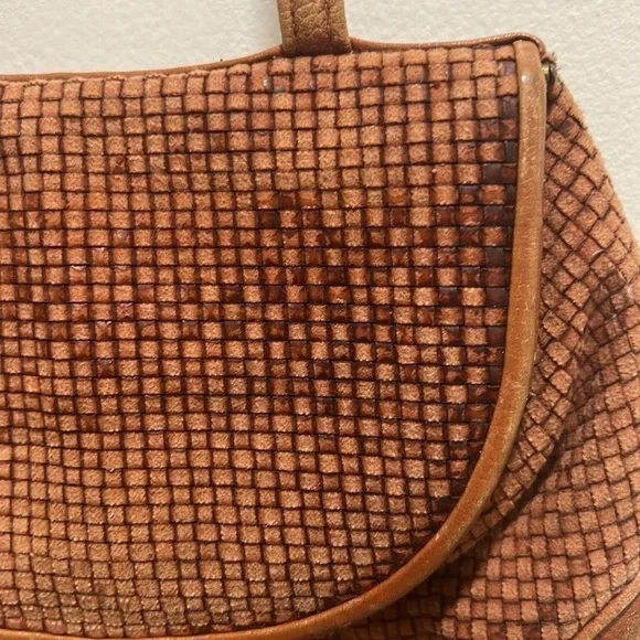 𝅺VINTAGE Ellen Tracy Linda Allard Shoulder Bag Woven Leather Snap Closure - Picture 3 of 12